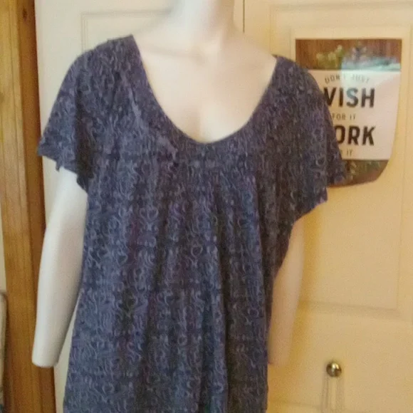 Tee - Picture 1 of 4